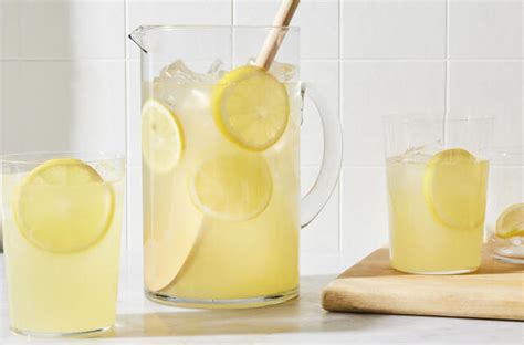 Naminio apelsinų limonado ąsotis su griežinėliais