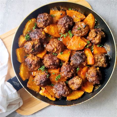 Mėsos kukuliai su ryžiais ir daržovėmis