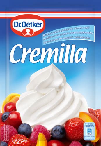 Plakta grietinėlė dubenyje su mikseriu