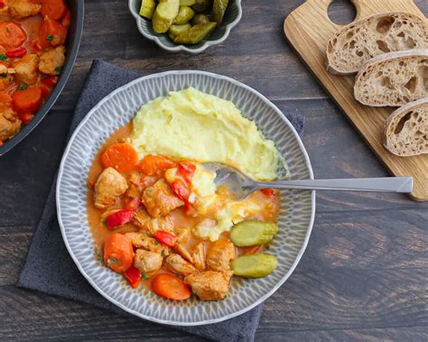 Kalakutienos kepsniukai lavaše su daržovėmis