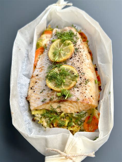 upėtakis kepimo popieriaus vokelyje