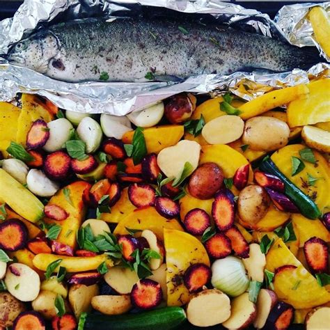 keptas upėtakis su daržovėmis