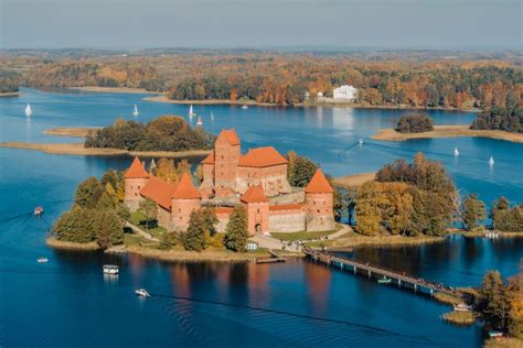 Trakų pilis ir ežeras
