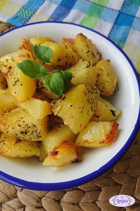 Keptos bulvės su Parmezano sūriu ir žolelėmis