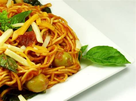 Ingredientai klasikiniam bolognese padažui