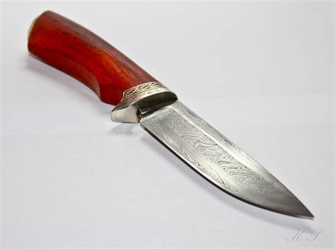 Aštrus peilis pjaunantis sumuštinį