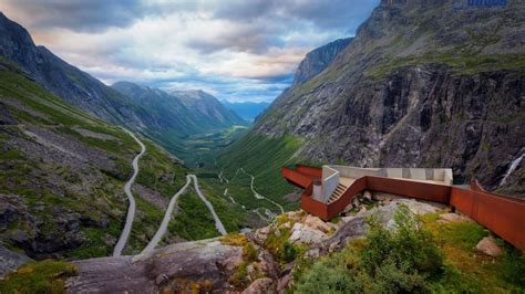 Geirangerio fjordas su kalnais
