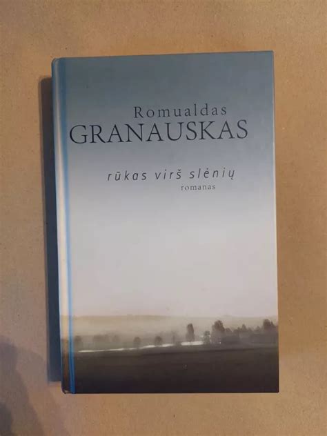 Knygos „Rūkas virš slėnių“ viršelis