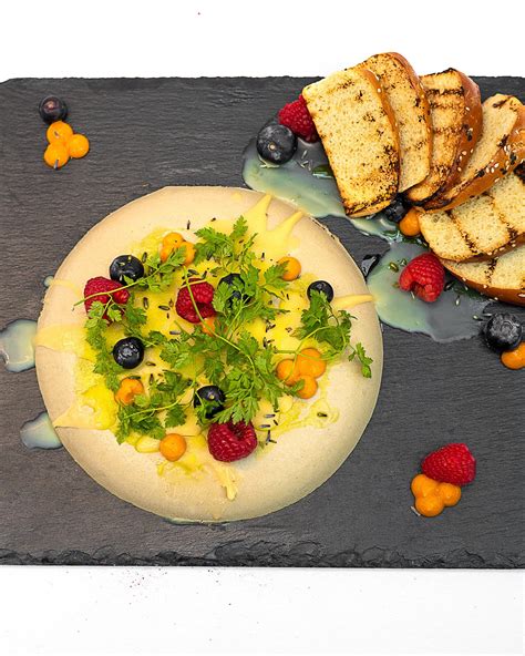 degintas sviestas keptuvėje