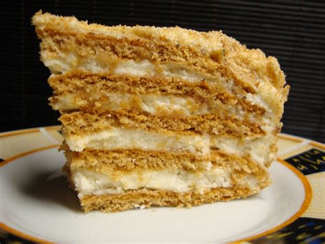 Sluoksniuotas medaus tortas 