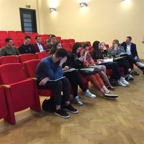 Studentų konsultacijos su universiteto atstovais