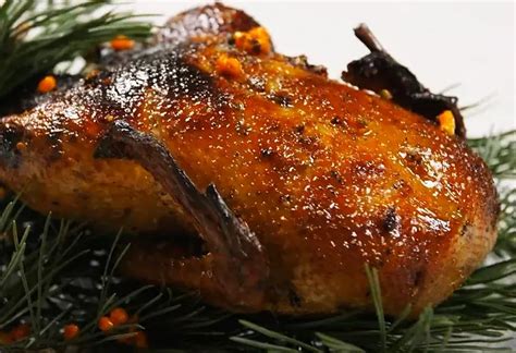 Paruošta antis prieš kepimą