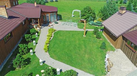 Senosios sodybos kiemas su šuliniu ir duonkepės liže