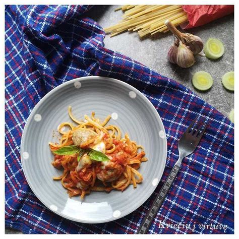 Ingredientai mėsos kukuliams su makaronais