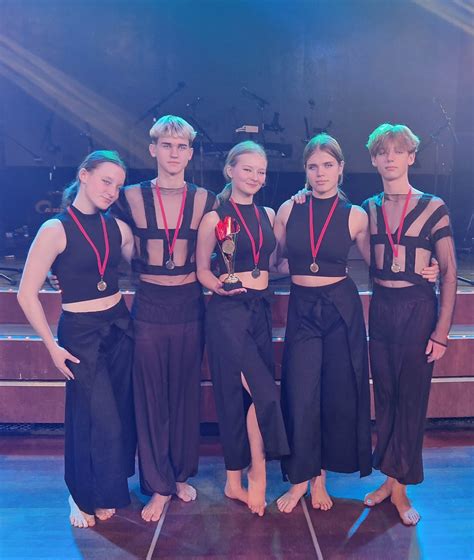 Mažeikių choreografijos mokyklos studijos „Niuansas“ šokėjų pasirodymas