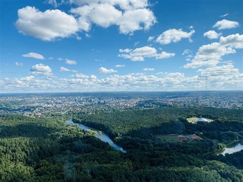 Viešbučio „Lietuva“ 22-ojo aukšto vaizdas su Vilniaus panorama