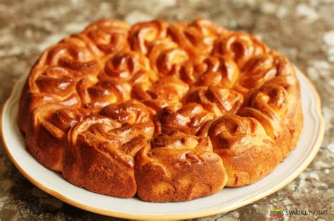 Varškės pyrago papuošimas servetėlės trafaretų