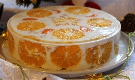 Tortas su subtiliu ir harmoningai derančiu dekoru