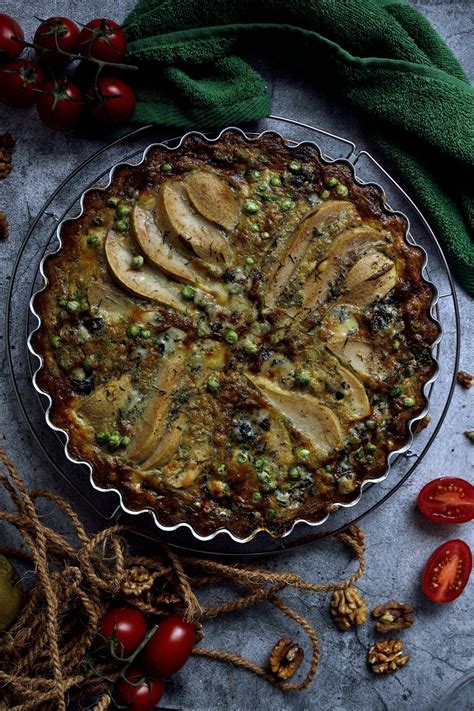 Bulvių tarta su pelėsiniu sūriu ir žolelėmis