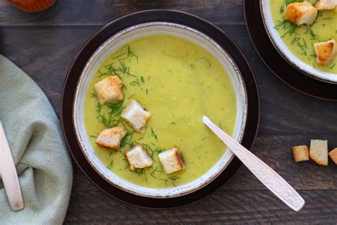 Cukinijų sriuba su keptais česnakais