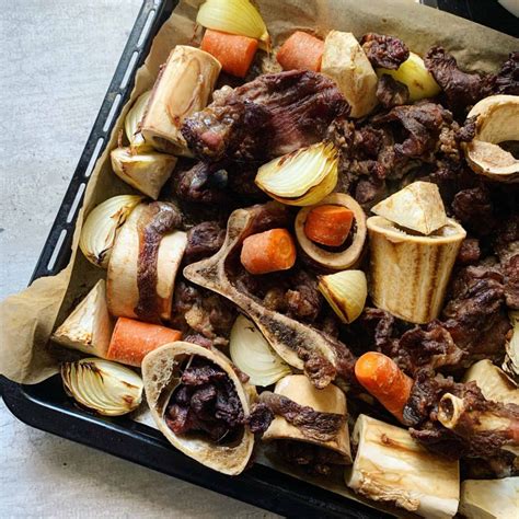 Jautienos kaulai ir daržovės puode