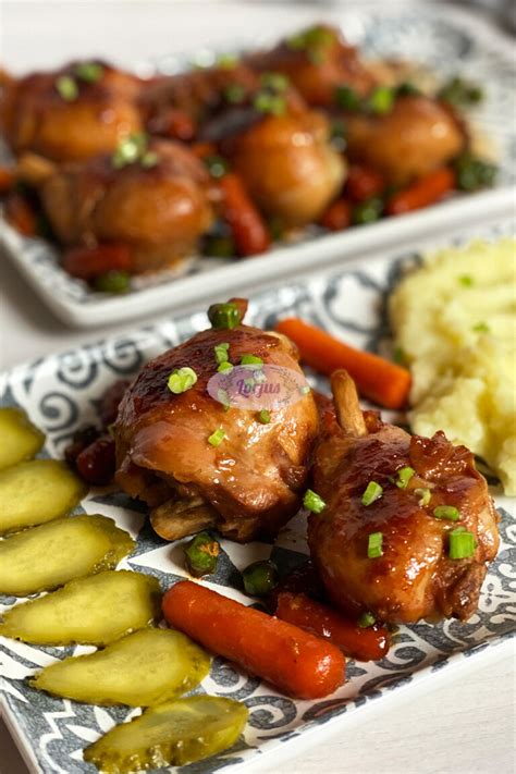 Vištienos blauzdelės su morkomis ir mėlynuoju svogūnu