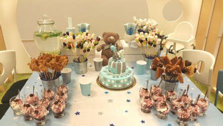 Vaikų gimtadienio stalas su sumuštiniais ir užkandžiais