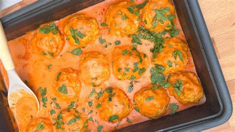 Vištienos kukuliai pomidorų padaže