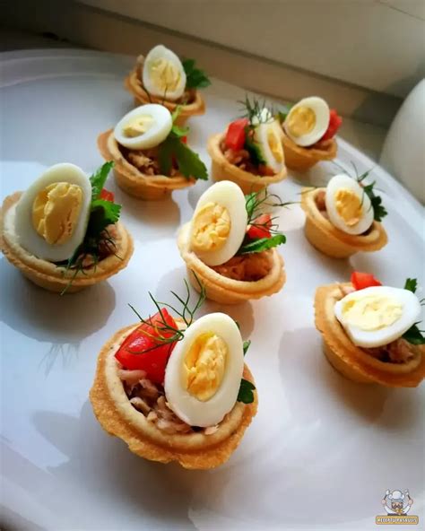 Vieno kąsnio užkandėlės su tunu ir putpelių kiaušiniais
