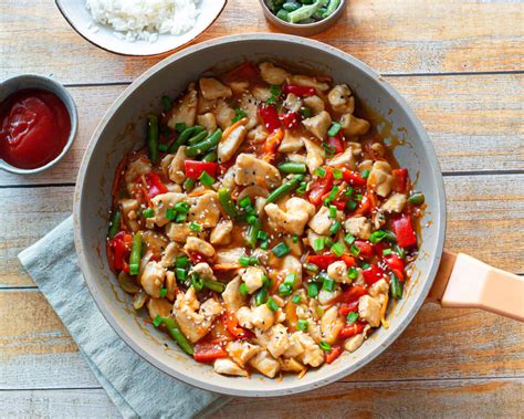 Vištienos troškinys su daržovėmis puode