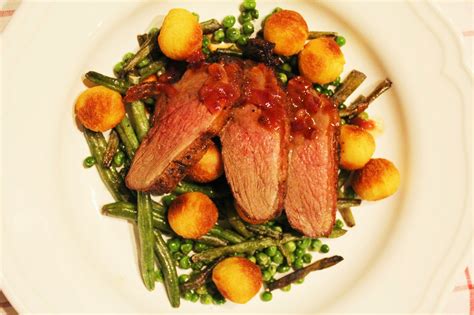 Nuotrauka su keptomis bulvėmis ant anties riebalų