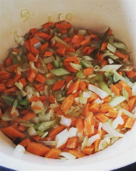 Įvairios daržovės kiniškai sriubai