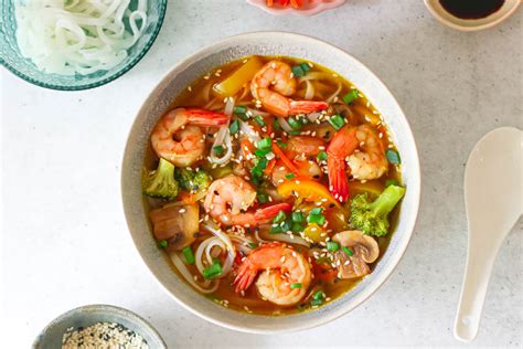 Įvairios azijietiškos sriubos