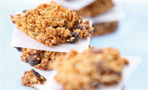 Sausainiai su riešutais ir razinomis