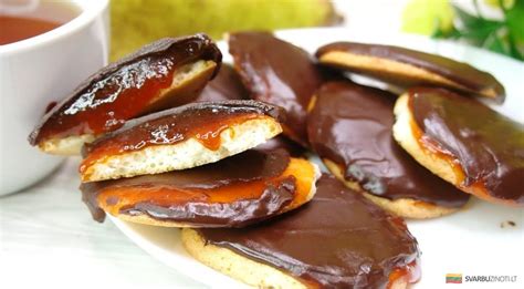 Naminių sausainių su marmeladiniais saldainiais nuotrauka