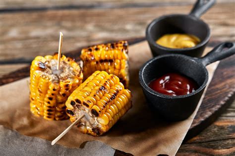 Grilyje keptos kukurūzų burbuolės