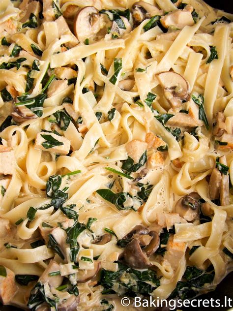 Makaronai su vištiena ir špinatais