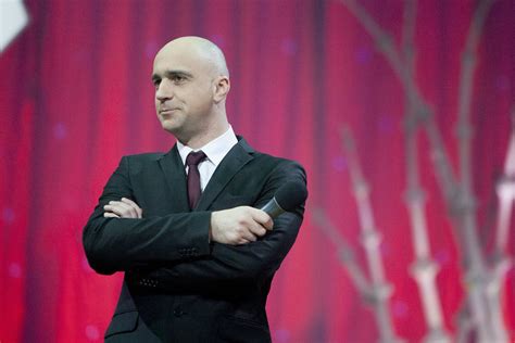 Algis Ramanauskas prie mikrofono