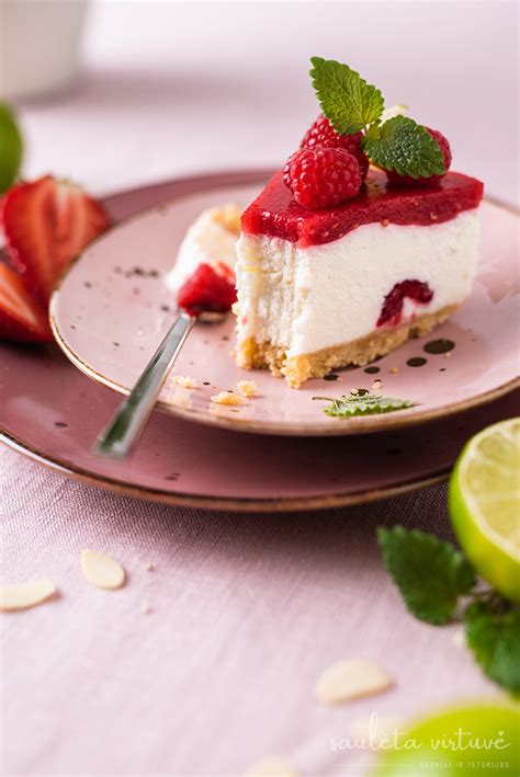 Nekeptas tortas su avietėmis ir Rududu