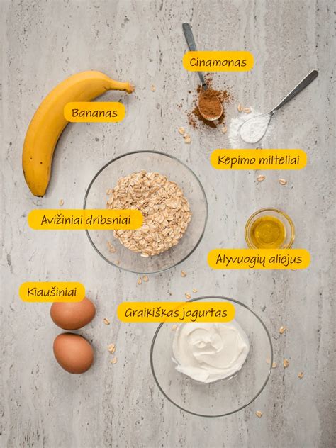 Ingredientai varškėčiams su bananais