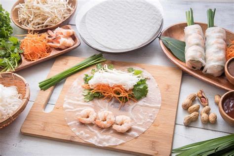 Švieži vietnamietiški suktinukai (summer rolls)