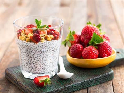 Chia pudingas su vaisiais ir uogomis