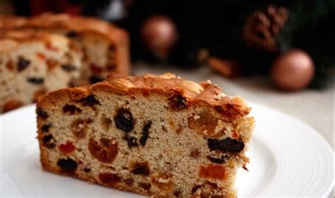 Pyragas su džiovintais vaisiais