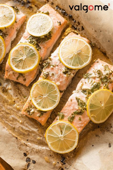 Pyrago su varške ir lašiša kepimas orkaitėje