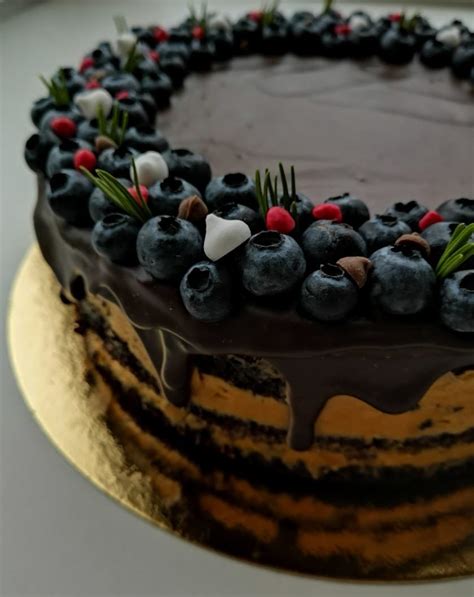 Šokoladinis tortas su įvairiais kremais