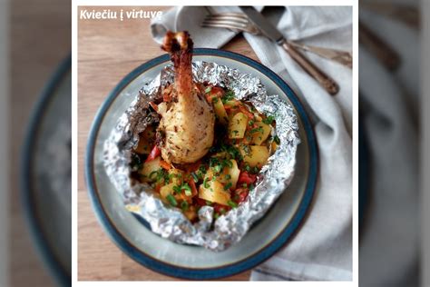 Vištienos gabaliukai kepami folijoje