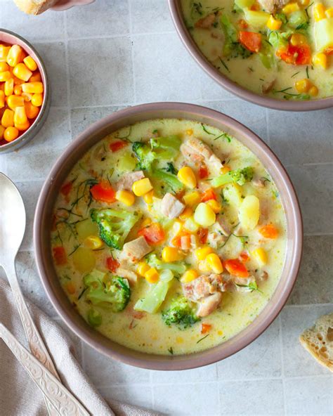 Vištienos sriuba su daržovėmis ir lydytu sūreliu