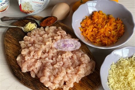 ingredientai vištienos sriubai su sūriu