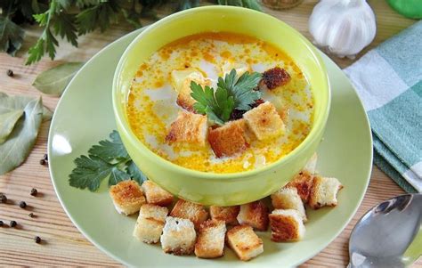 vištienos sriuba su ryžiais ir sūriu