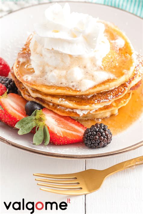 Mieliniai blynai su braškėmis ir varške